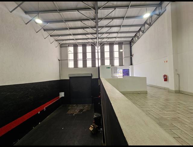 322M² WAREHOUSE TO LET IN LINBRO PARK